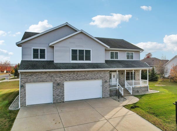 2001 Fullerton Drive, Prairie Du Sac, WI 53578