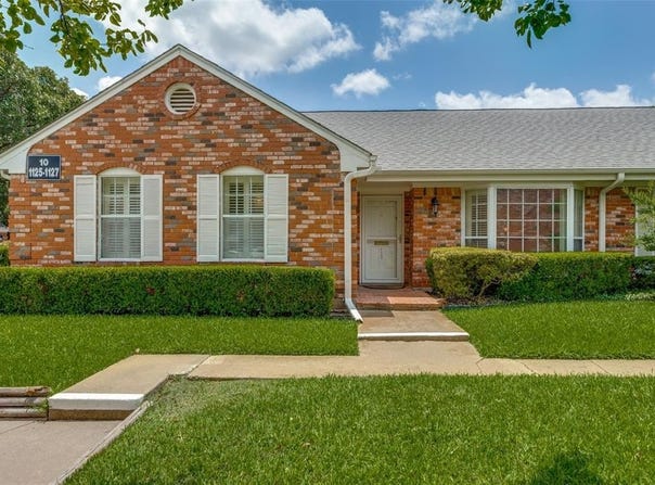 1127 Roaring Springs Road, Fort Worth, TX 76114