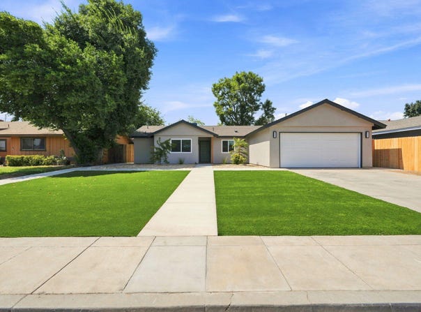 1047 S Noyes Street, Visalia, CA 93277