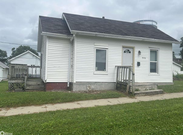 906 S 1St Avenue, Marshalltown, IA 50158