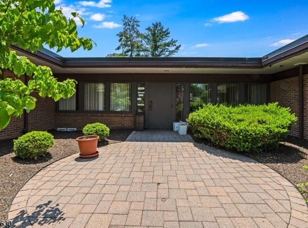 8 Shunpike Rd, Madison Boro, NJ 07940-2740