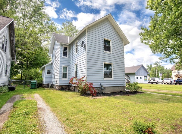 109 S Hooker Avenue, Three Rivers, MI 49093