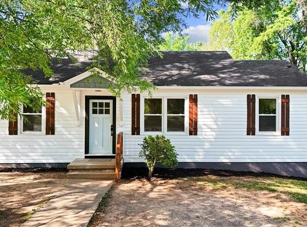 605 Longwood Ave, Farmville, VA 23901