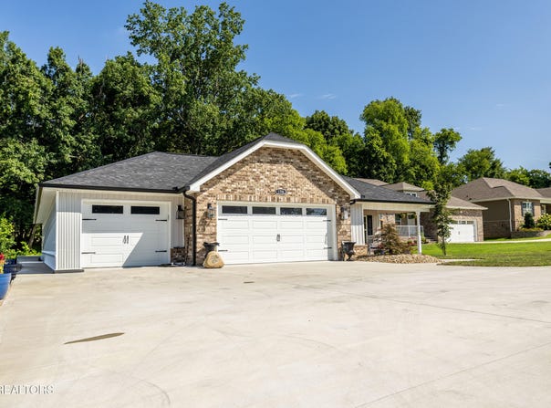 1706 Wilkinson Pike, Maryville, TN 37803