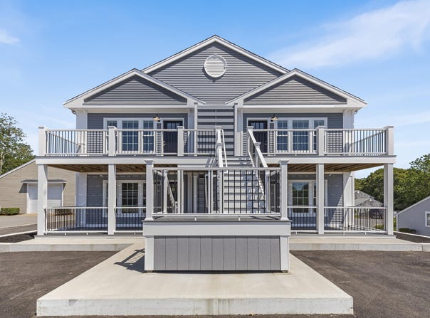 112 West Main Street, Hyannis, MA 02601