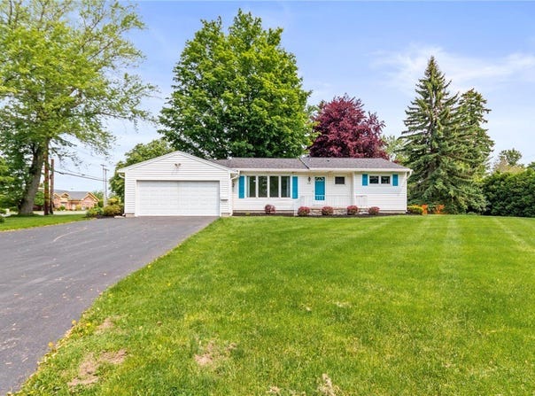 828 Jaclyn Lane, Webster, NY 14580