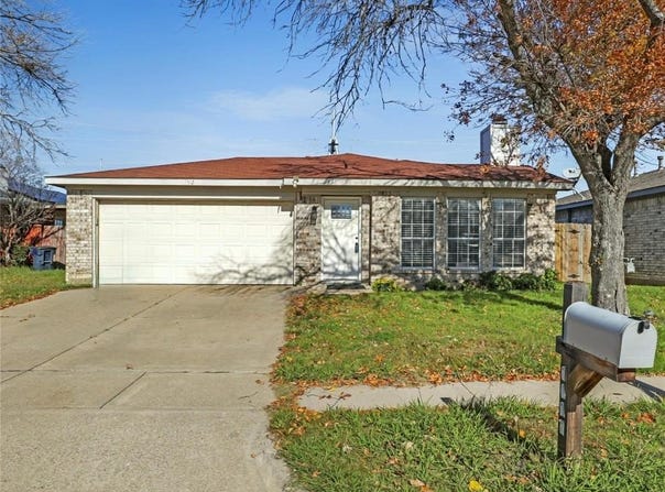 1112 Union Drive, Saginaw, TX 76131