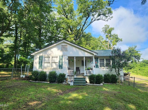 8 Lofton Lane, Natchez, MS 39120