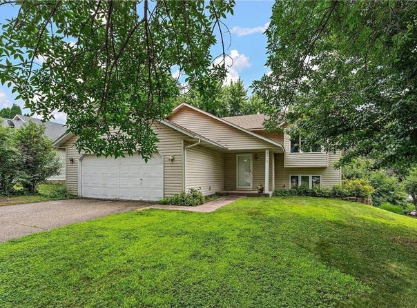 9013 91st Street S, Cottage Grove, MN 55016
