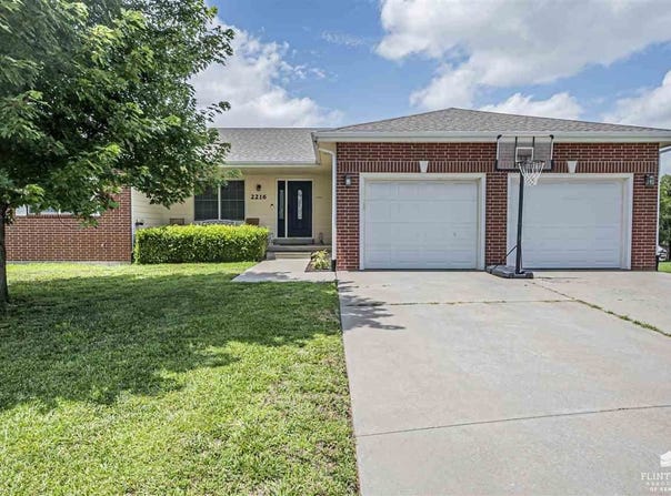 2216 Buckhorn Circle, Junction City, KS 66441