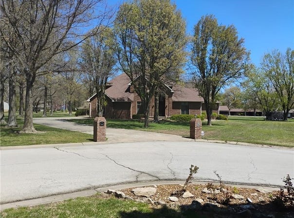 724 VILLAGE Drive, Girard, KS 66743