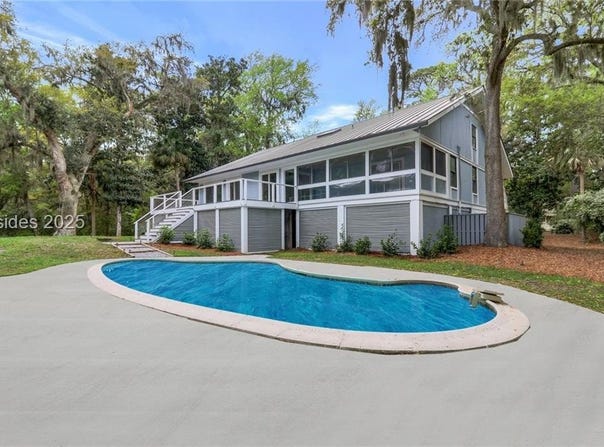 10 Hunt Club Court, Hilton Head Island, SC 29928