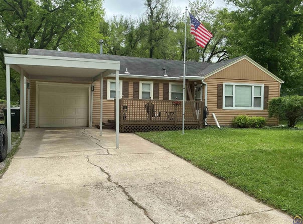 2425 SW 26th DR, Topeka, KS 66611