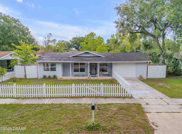 614 S Amelia Avenue, DeLand, FL 32724
