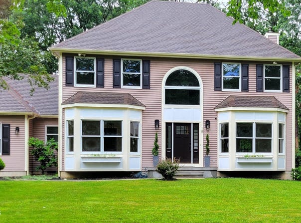 18 Mayberry Drive, Tinton Falls, NJ 07724