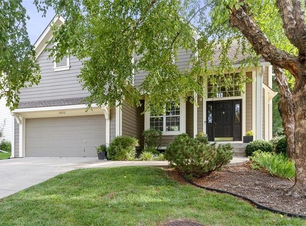 9800 W 132nd Terrace, Overland Park, KS 66213