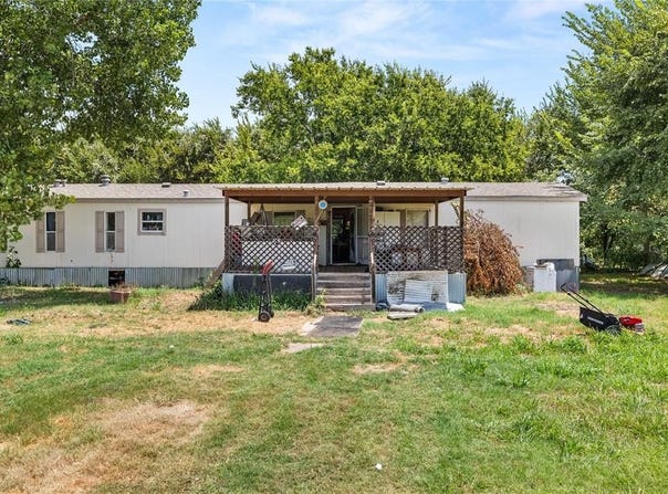 120 Oak Drive, Springtown, TX 76082