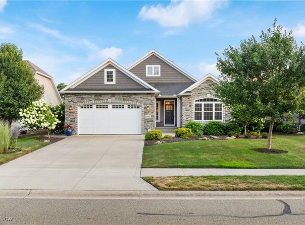950 Laurel Green Drive NE, North Canton, OH 44720