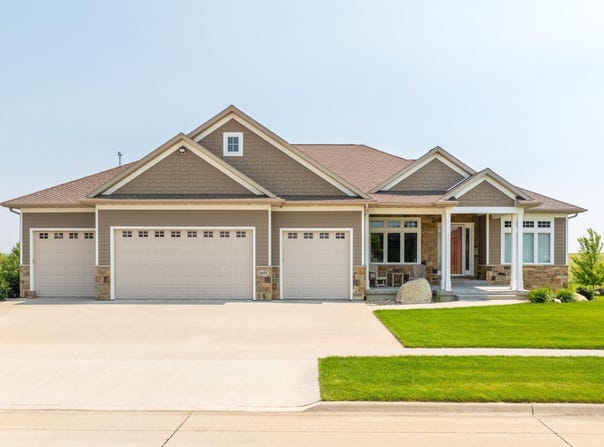 1605 Green Creek Road, Cedar Falls, IA 50613