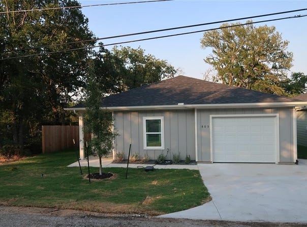 805 Branding Iron Trail, Granbury, TX 76049