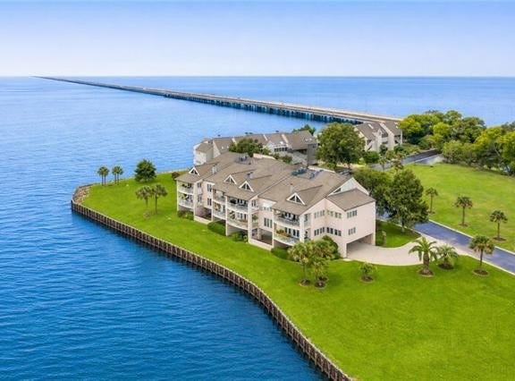303 MARINERS ISLAND Boulevard, Mandeville, LA 70448