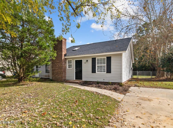 318 W Frances Street, Jacksonville, NC 28546