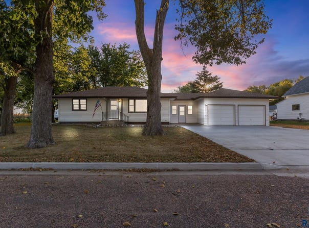 740 N Minnesota St, Salem, SD 57058