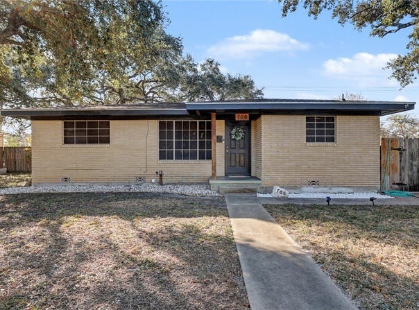 708 E Main Street, Sinton, TX 78387