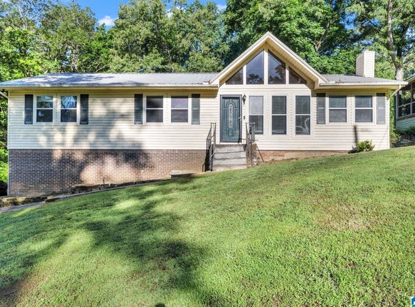 636 MADEIRA CIRCLE, MORRIS, AL 35116