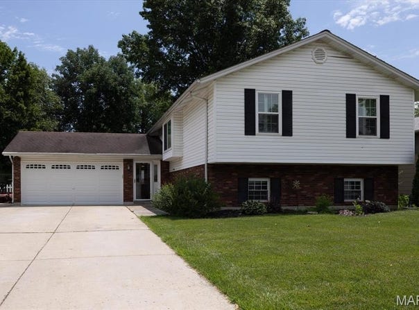 1715 Foxglove Drive, St Charles, MO 63303