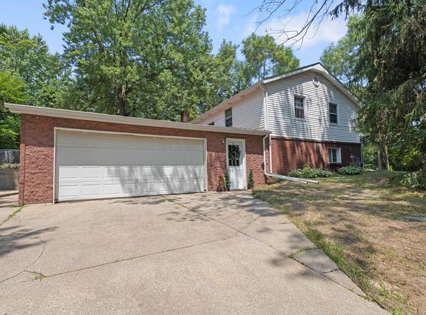 9832 Stadium Drive, Kalamazoo, MI 49009