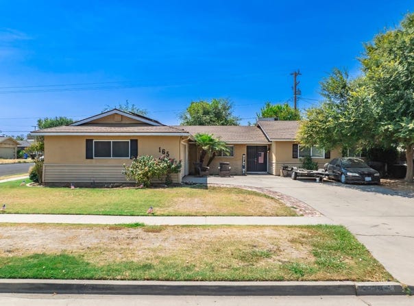165 Magnolia Avenue W, Hanford, CA 93230