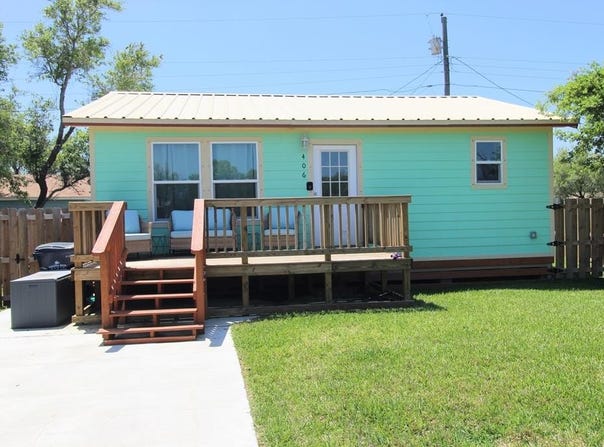 406 Charlotte Drive, ROCKPORT, TX 78382