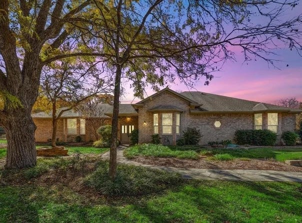 6116 Country Hill Court, Fort Worth, TX 76140