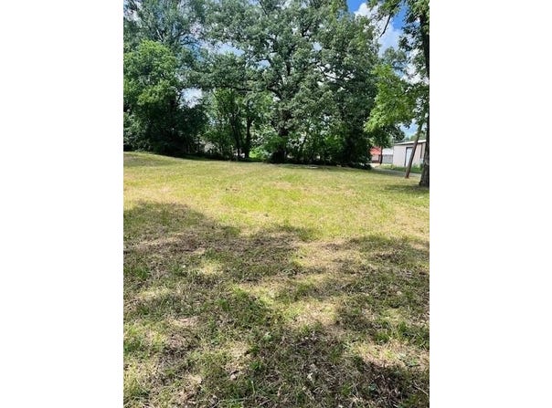 1300 W Kaufman Street, Paris, TX 75460