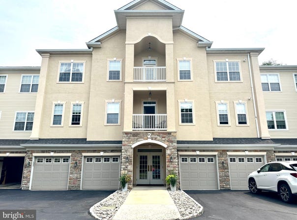 2 FALCON DRIVE, HOLLAND, PA 18966