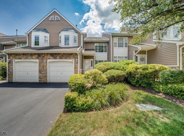 34 Stonehedge Rd, Long Hill Twp., NJ 07946-1622