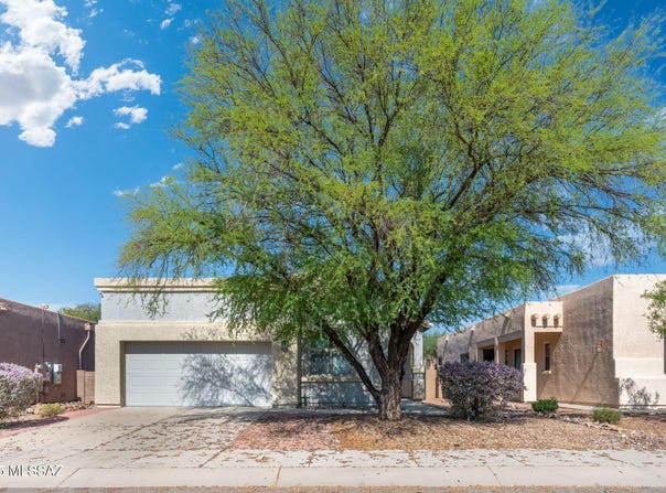 2221 N Avenida Tabica, Green Valley, AZ 85614