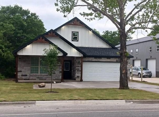 1118 S Grand Avenue, Gainesville, TX 76240