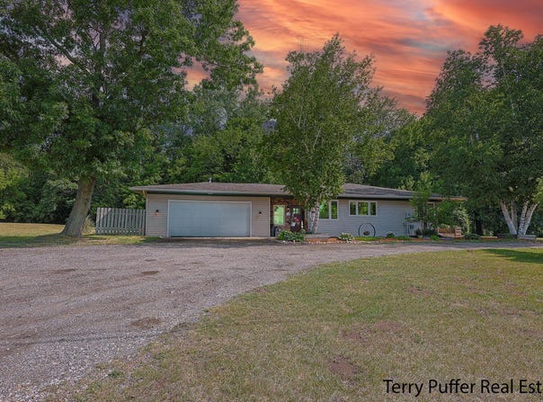 721 17 Mile Road, Kent City, MI 49330