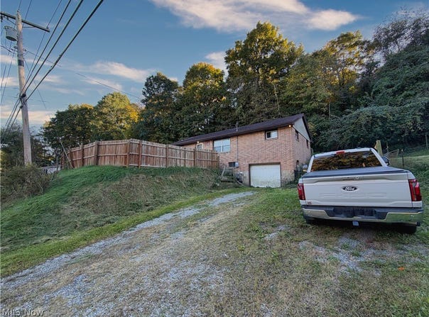 15681 State Route 267, East Liverpool, OH 43920