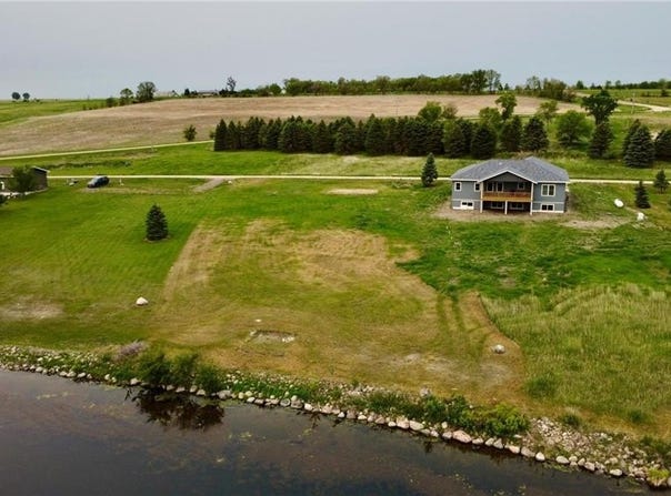 48122 Isaac Lane, Big Stone City, SD 57216