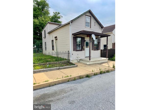321 S CHERRY STREET, MANHEIM, PA 17545