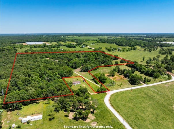 21222 W Big Springs Road, Gravette, AR 72736