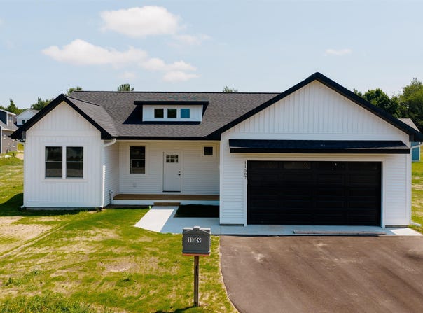 11507 S Sunset Drive, Empire, MI 49630