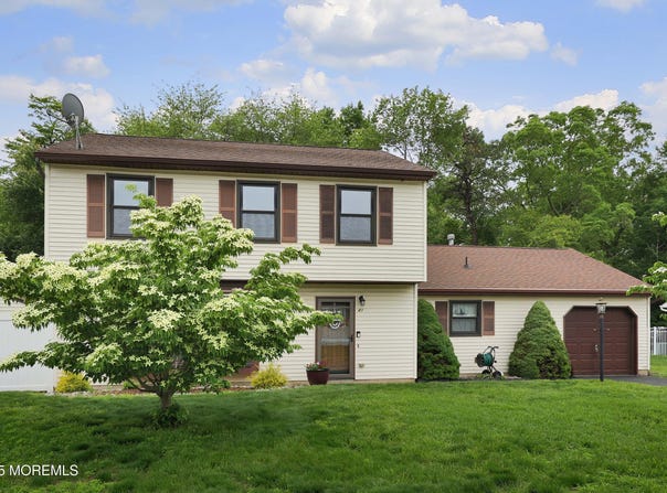 41 Eric Drive, Howell, NJ 07731