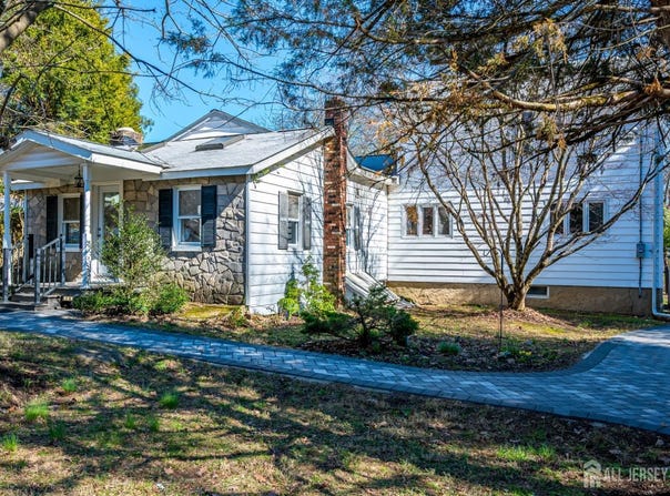 16 Skytop Road, Lebanon Twp, NJ 07853