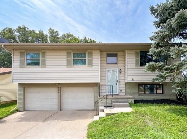 6326 N 112th Circle, Omaha, NE 68164