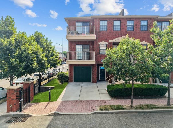 Apt A 2-22 Constitution Place, College Point, NY 11356