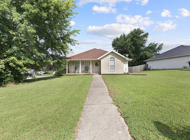 705 S Whippoorwill Drive, Strafford, MO 65757